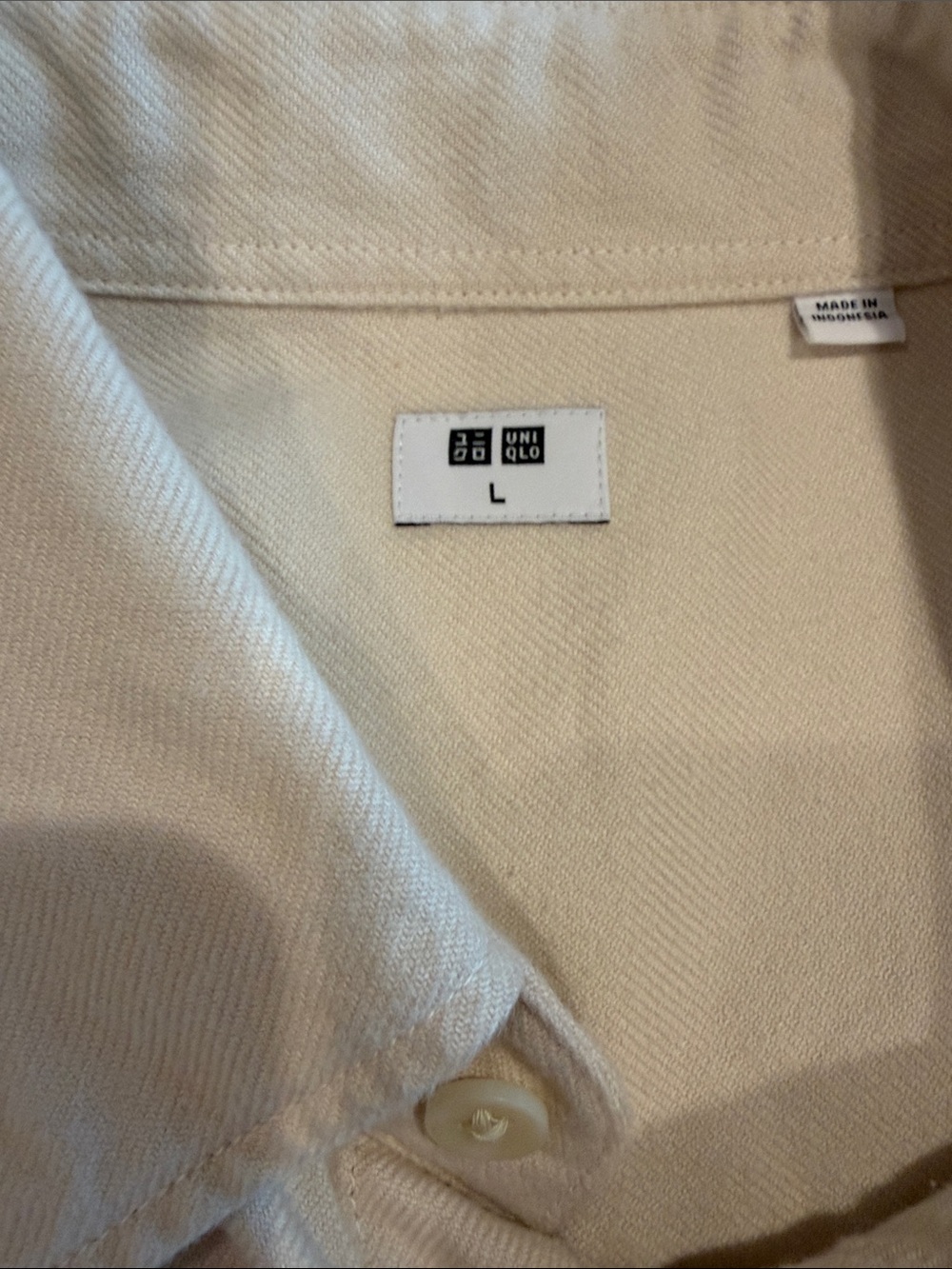 Uniqlo Men’s Light Beige flannel Long-Sleeve Button-Down Shirt - Picture 4 of 6
